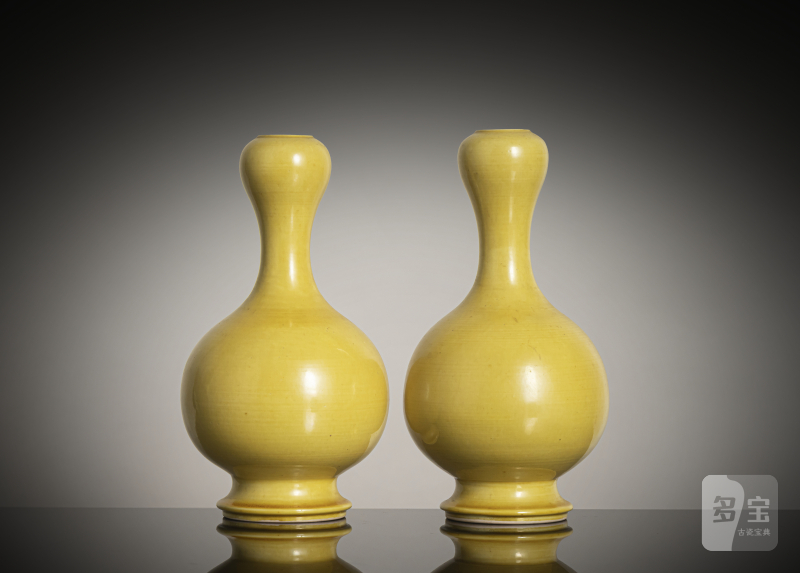 A pair of yellow-glazed "garlic head" porcelain vases